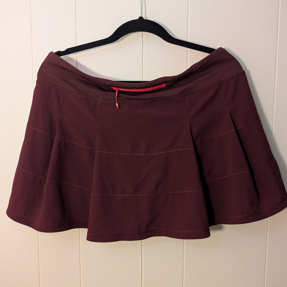 Lululemon Pace Rival Skirt (Tall) Size 12 - Bordeaux Drama / Flash Light - Pleat